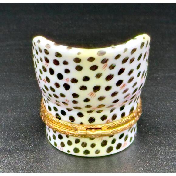 Limoges France Peint Main Cat on Leopard Chair Trinket Box w/ Mouse Clasp Signed - Picture 7 of 7